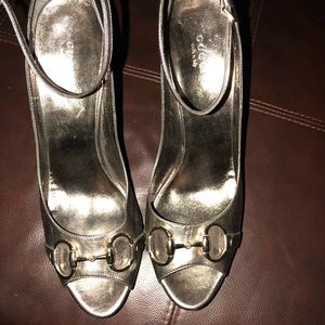 Gucci Horsebit Silver Metallic Peep Toe Wedges